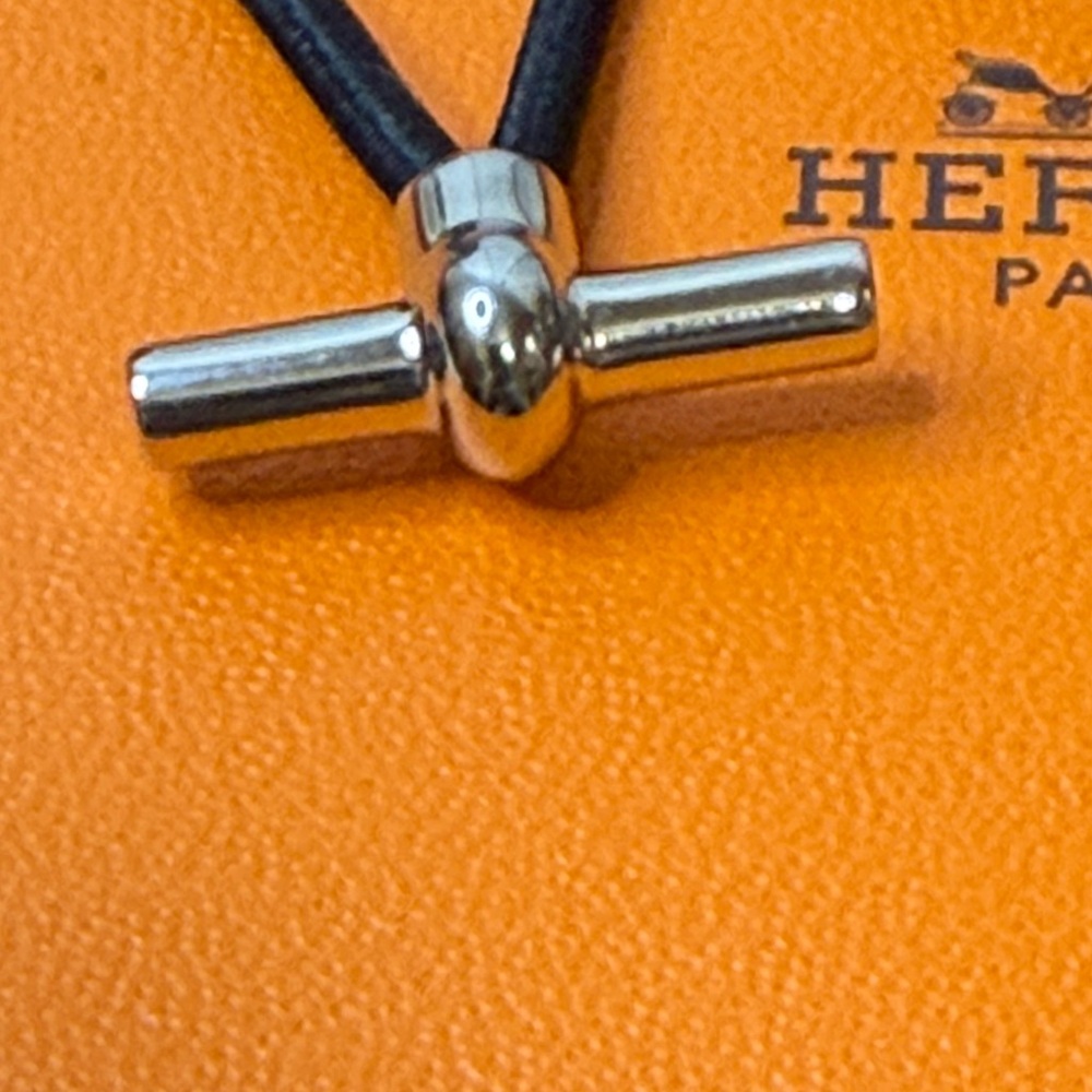 Hermes Glenan Silver Hair Ties - Picture 7 of 7